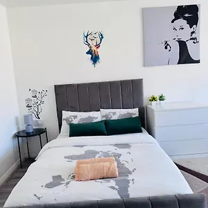  Habitación en casa particular Modern In A 4 Bedroom Flat In London, Shared Bathroom!
